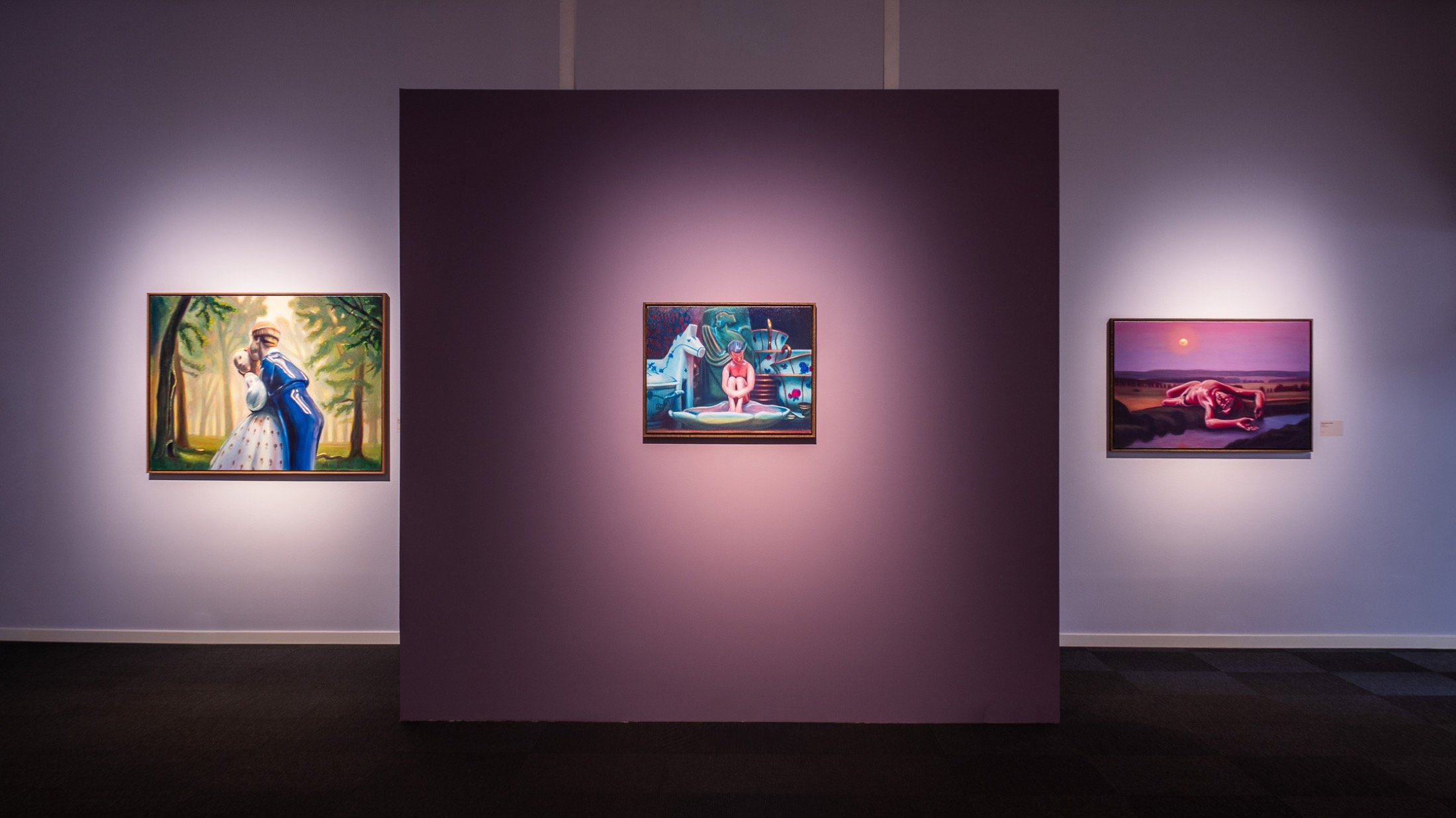 Blot til pynt, installation view of the purple partition